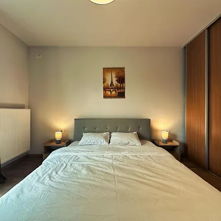 Feels Like - Free Parking - Powered By Neo *