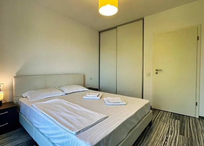 Feels Like - Free Parking - Powered By Neo *