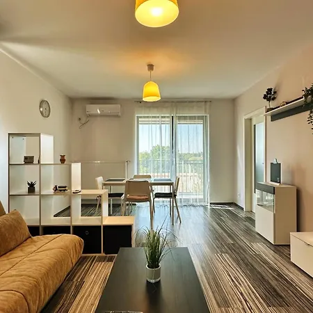 Feels Like - Free Parking - Powered By Neo Temešvár