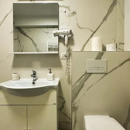 Feels Like - Free Parking - Powered By Neo Temešvár