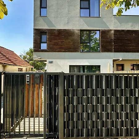 Feels Like - Free Parking - Powered By Neo Apartmán