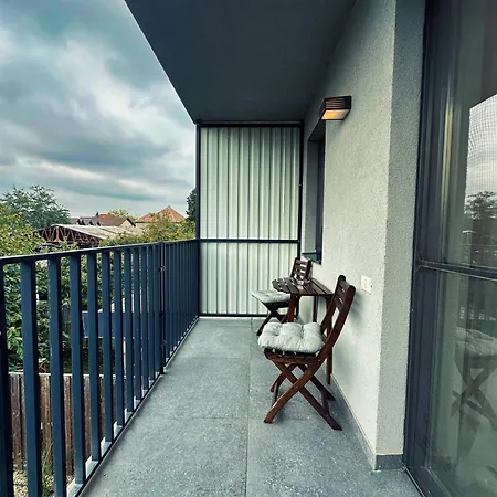 Feels Like - Free Parking - Powered By Neo Temešvár